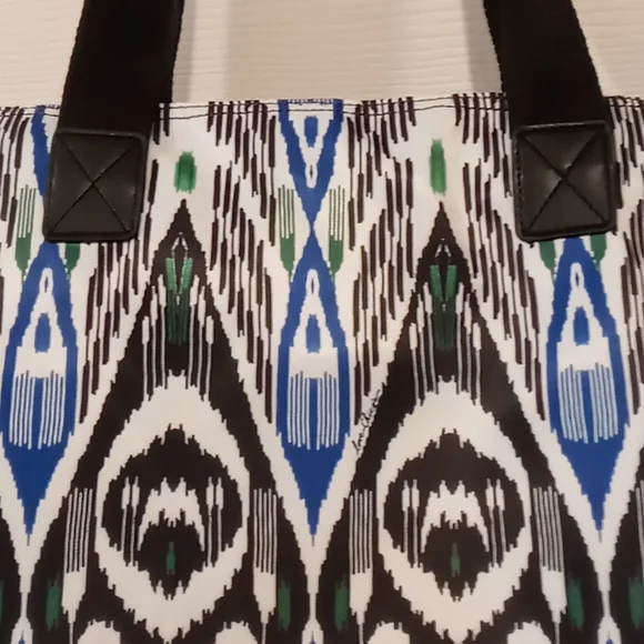 Chico's 40th Anniversary 2 piece Travel Tote & Pouch set in chic bold colors NWT - Picture 4 of 7